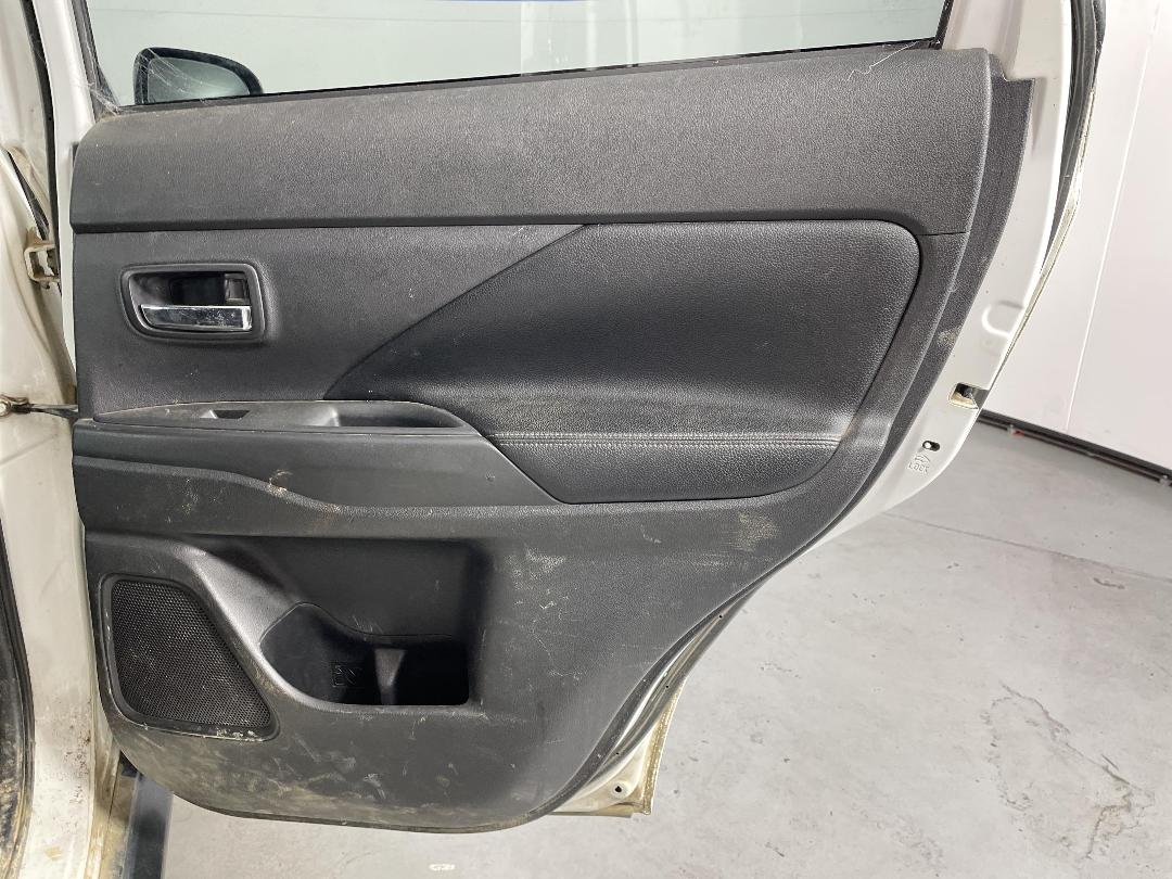 Photo '19' of Mitsubishi Outlander