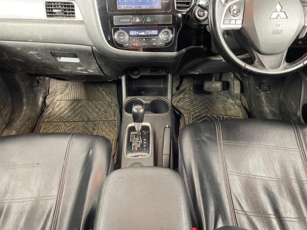 Photo '18' of Mitsubishi Outlander