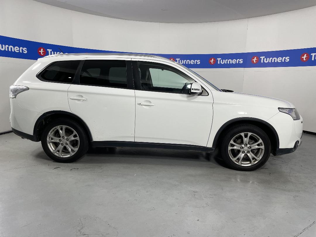 Photo '23' of Mitsubishi Outlander