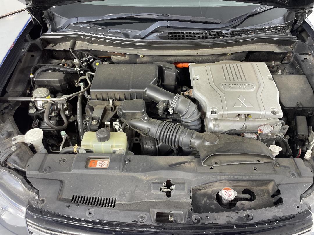 Photo '11' of Mitsubishi Outlander Phev