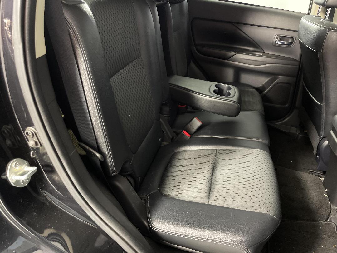 Photo '18' of Mitsubishi Outlander Phev