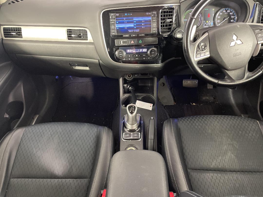 Photo '16' of Mitsubishi Outlander Phev