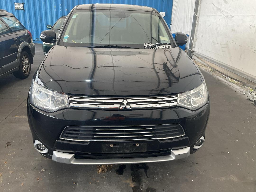 Photo '2' of Mitsubishi Outlander