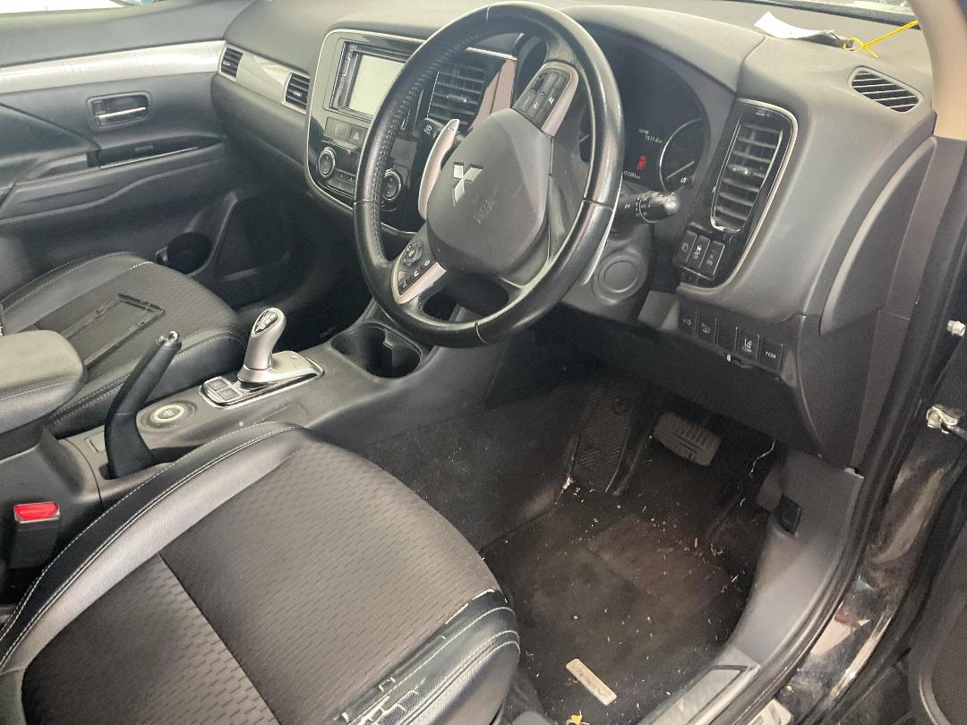 Photo '7' of Mitsubishi Outlander