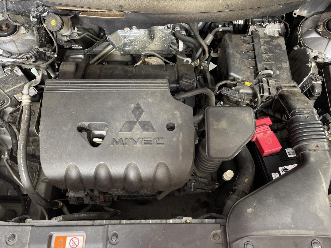 Photo '13' of Mitsubishi Outlander