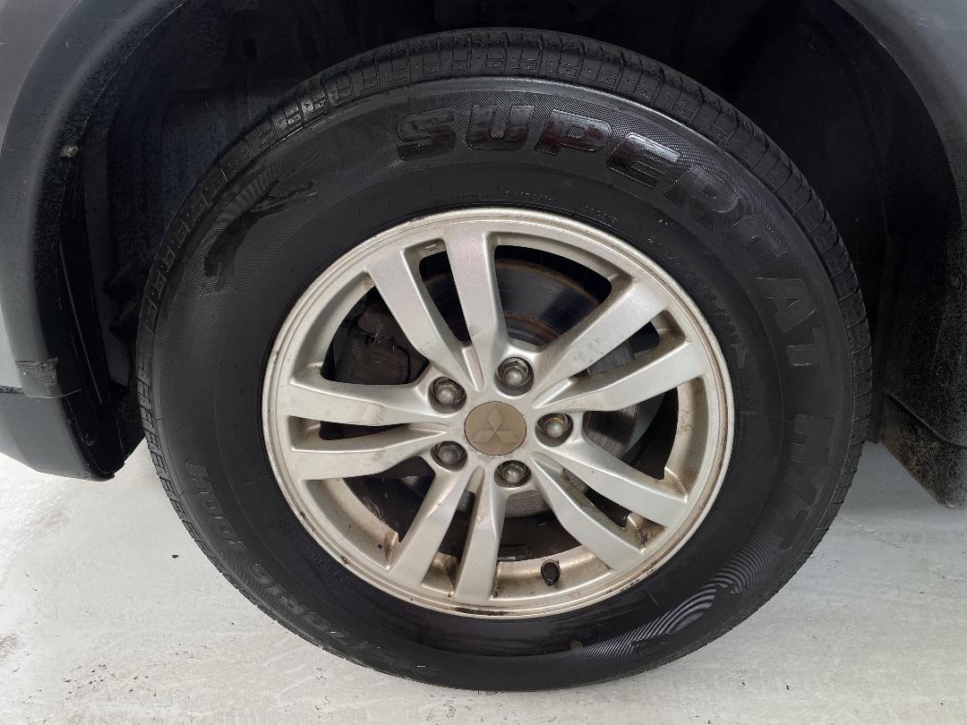 Photo '10' of Mitsubishi Outlander