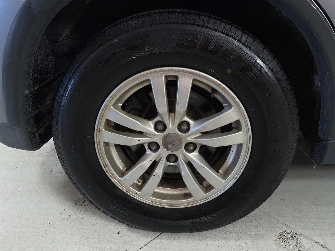 Photo '12' of Mitsubishi Outlander