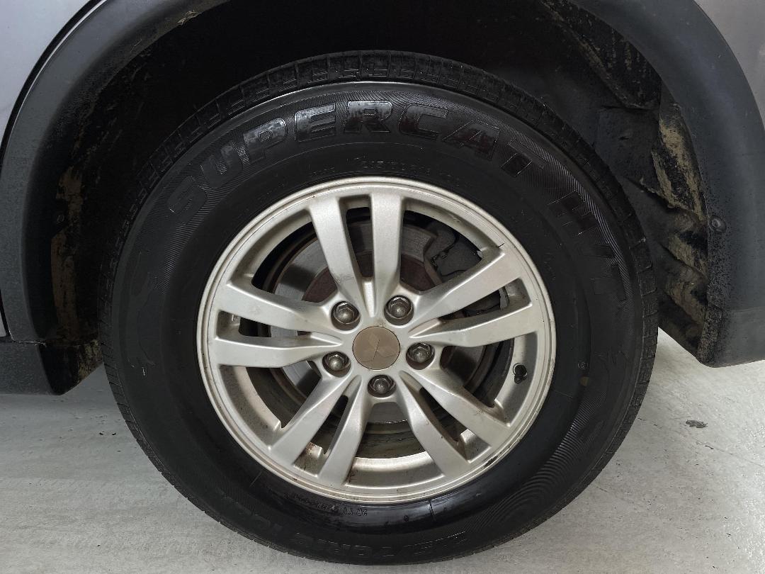 Photo '11' of Mitsubishi Outlander