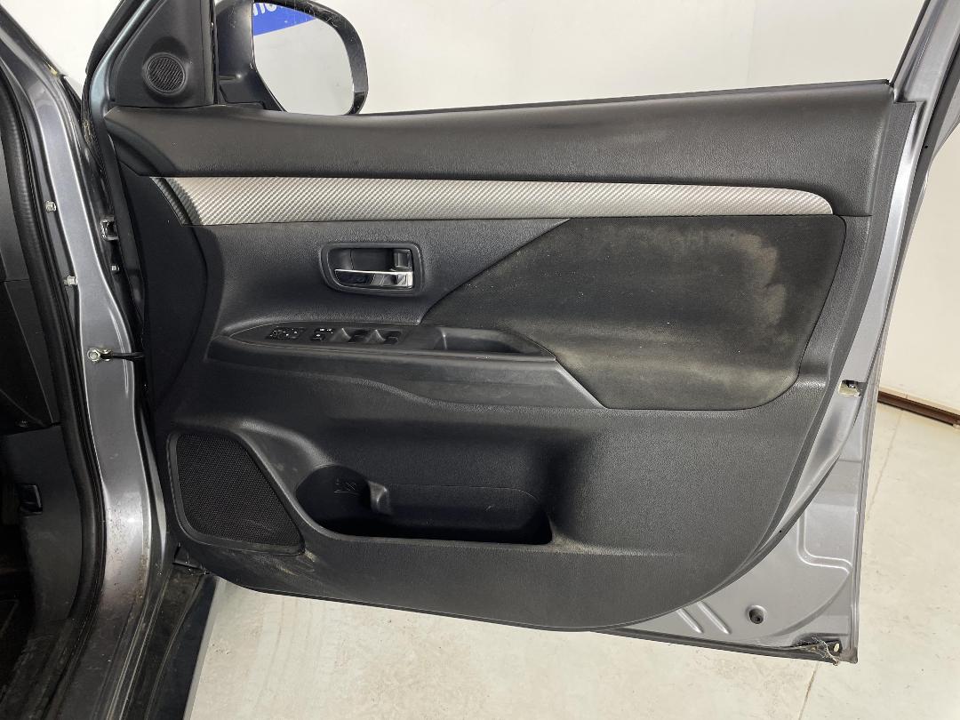 Photo '15' of Mitsubishi Outlander