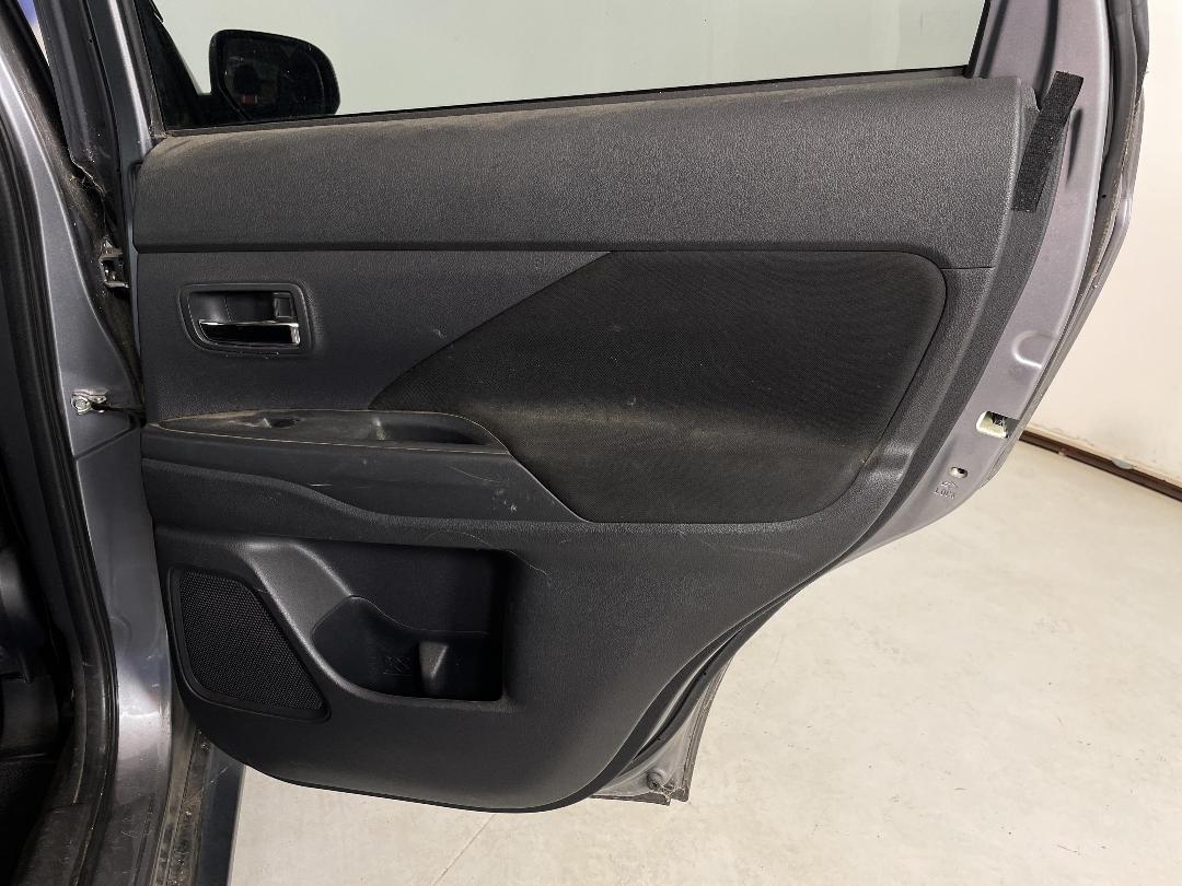 Photo '19' of Mitsubishi Outlander