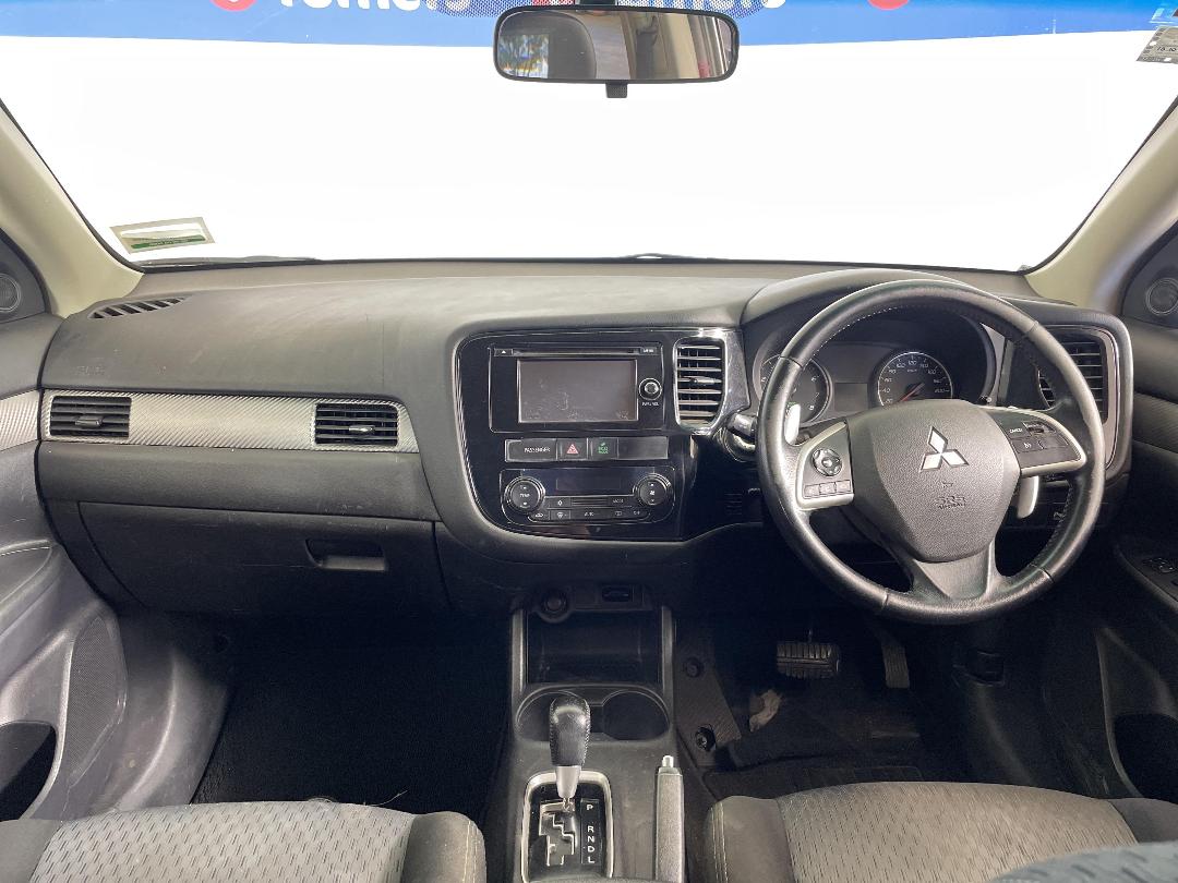 Photo '17' of Mitsubishi Outlander