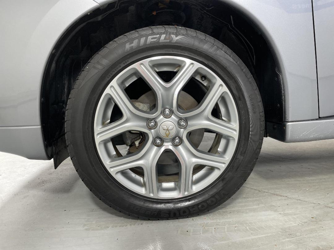 Photo '10' of Mitsubishi Outlander Photo '10' of Mitsubishi Outlander