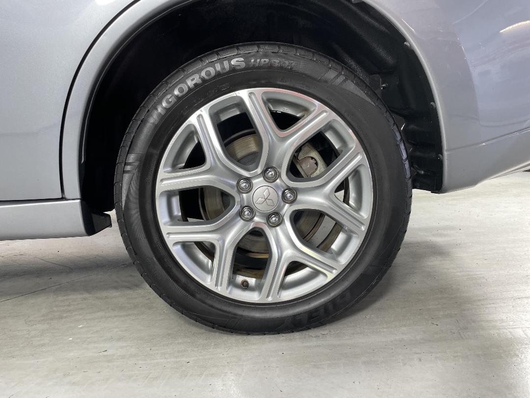 Photo '11' of Mitsubishi Outlander Photo '11' of Mitsubishi Outlander