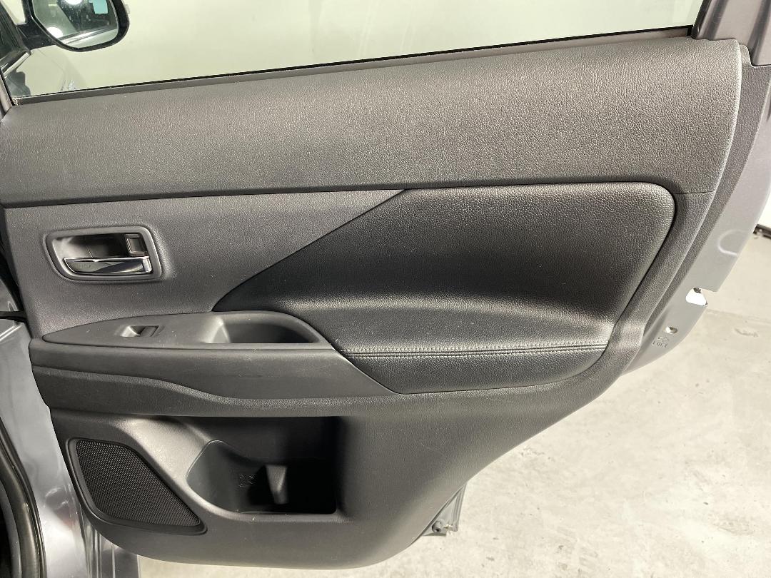 Photo '19' of Mitsubishi Outlander Photo '19' of Mitsubishi Outlander