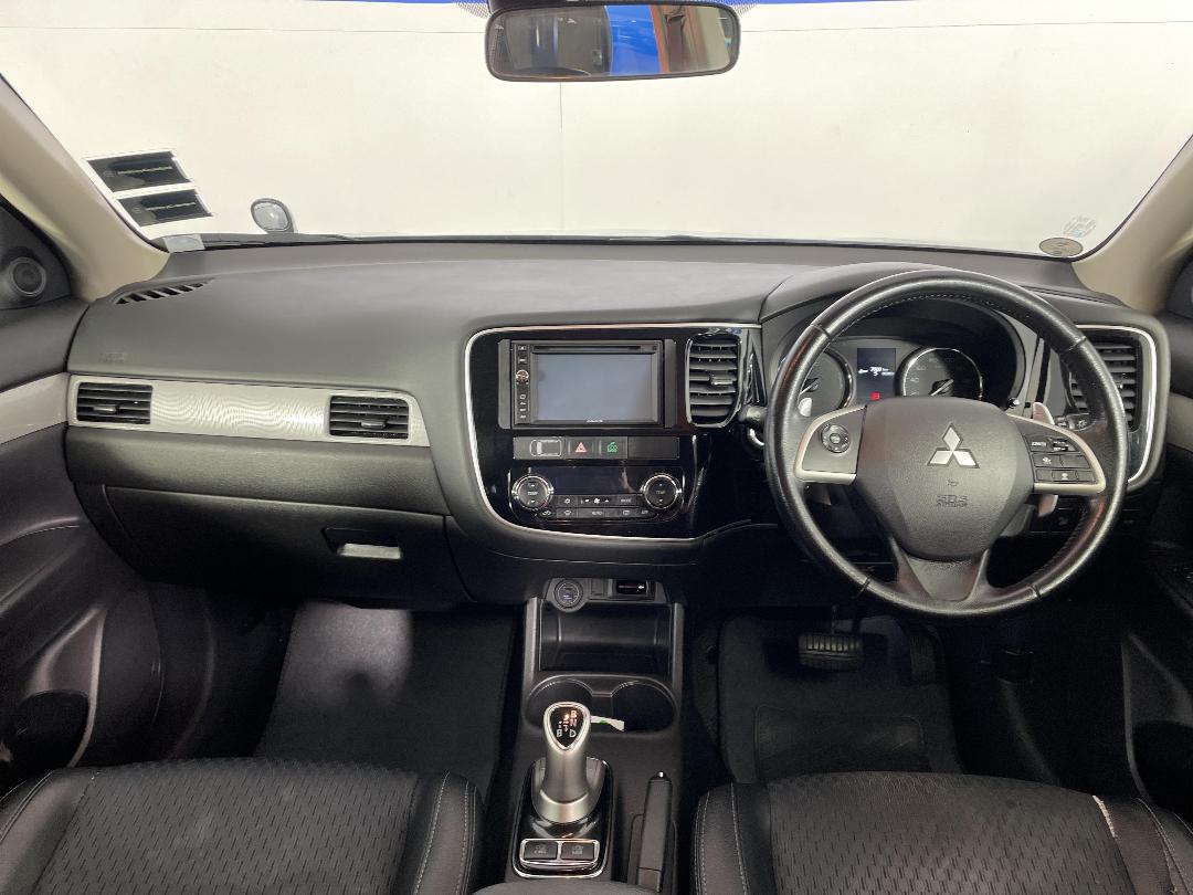 Photo '17' of Mitsubishi Outlander Photo '17' of Mitsubishi Outlander