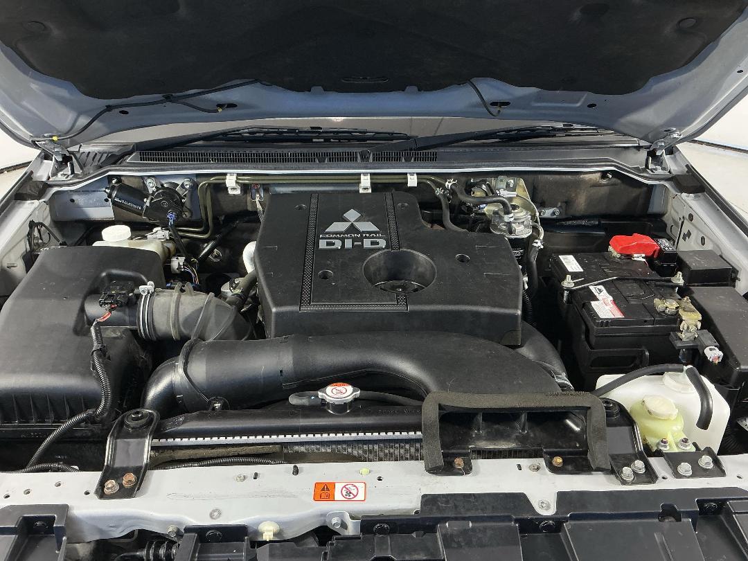 Photo '13' of Mitsubishi Pajero