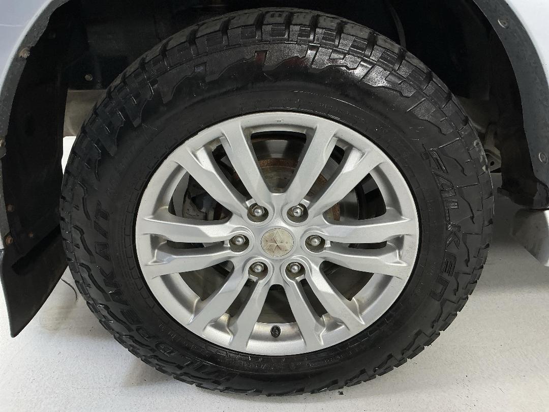 Photo '12' of Mitsubishi Pajero