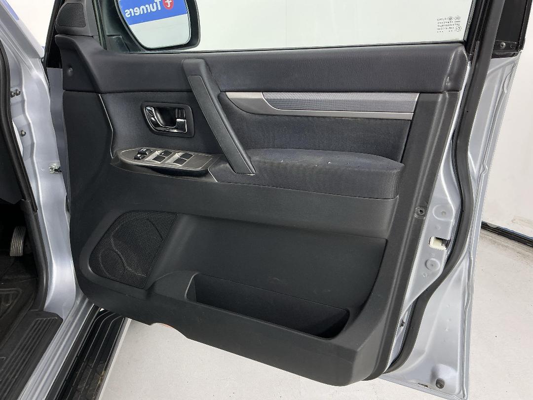 Photo '15' of Mitsubishi Pajero