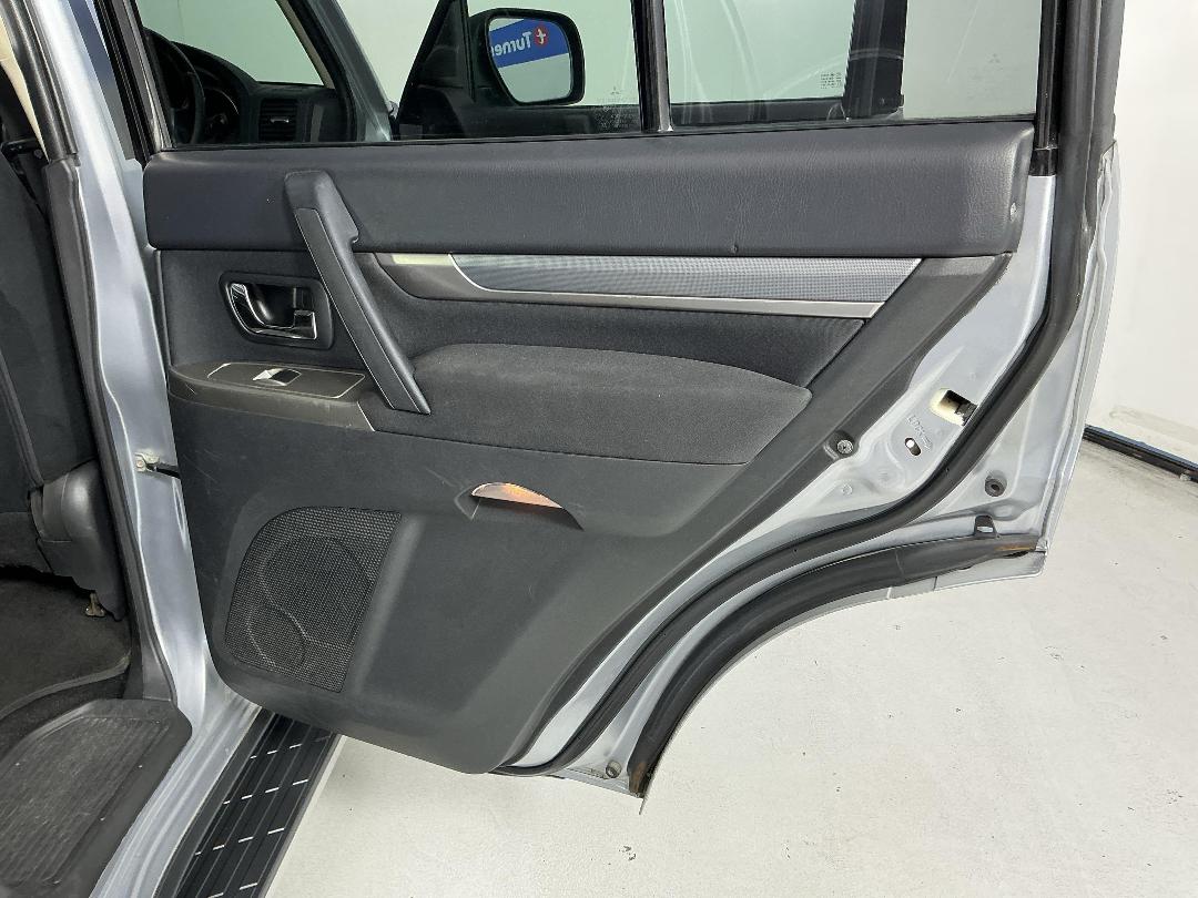 Photo '19' of Mitsubishi Pajero