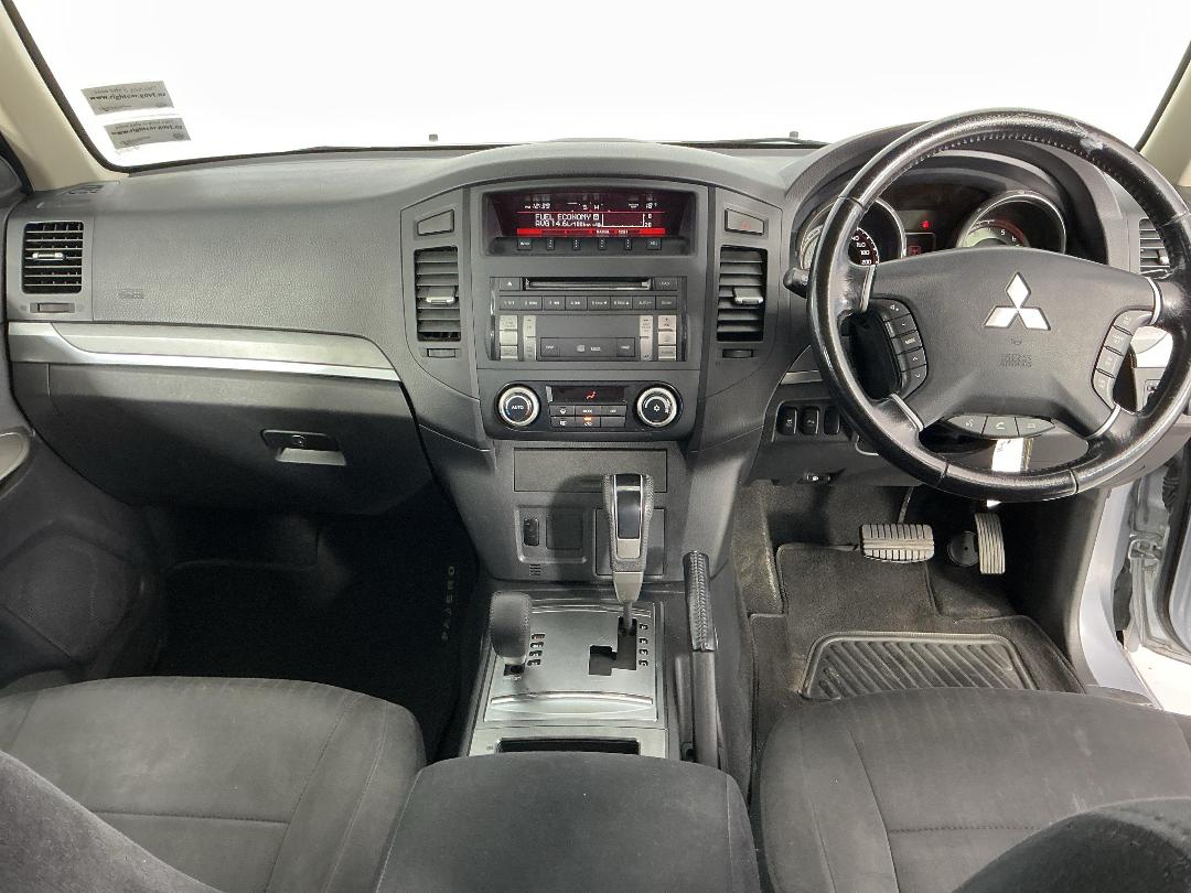 Photo '17' of Mitsubishi Pajero