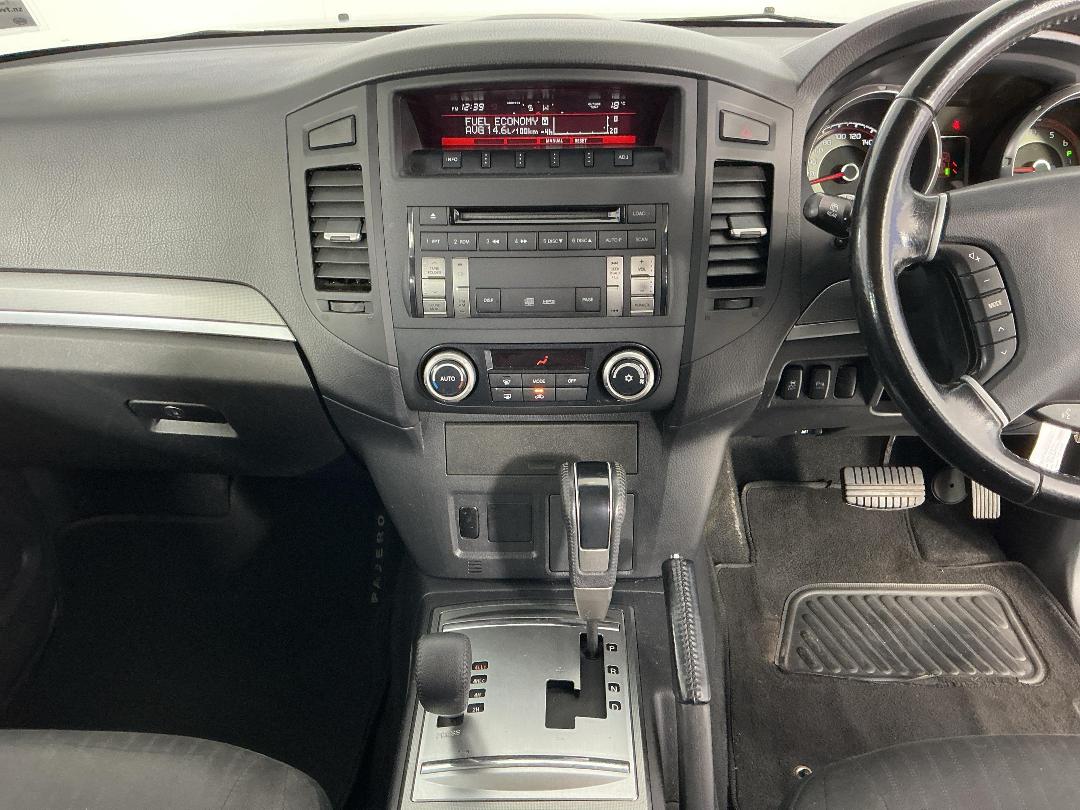 Photo '18' of Mitsubishi Pajero