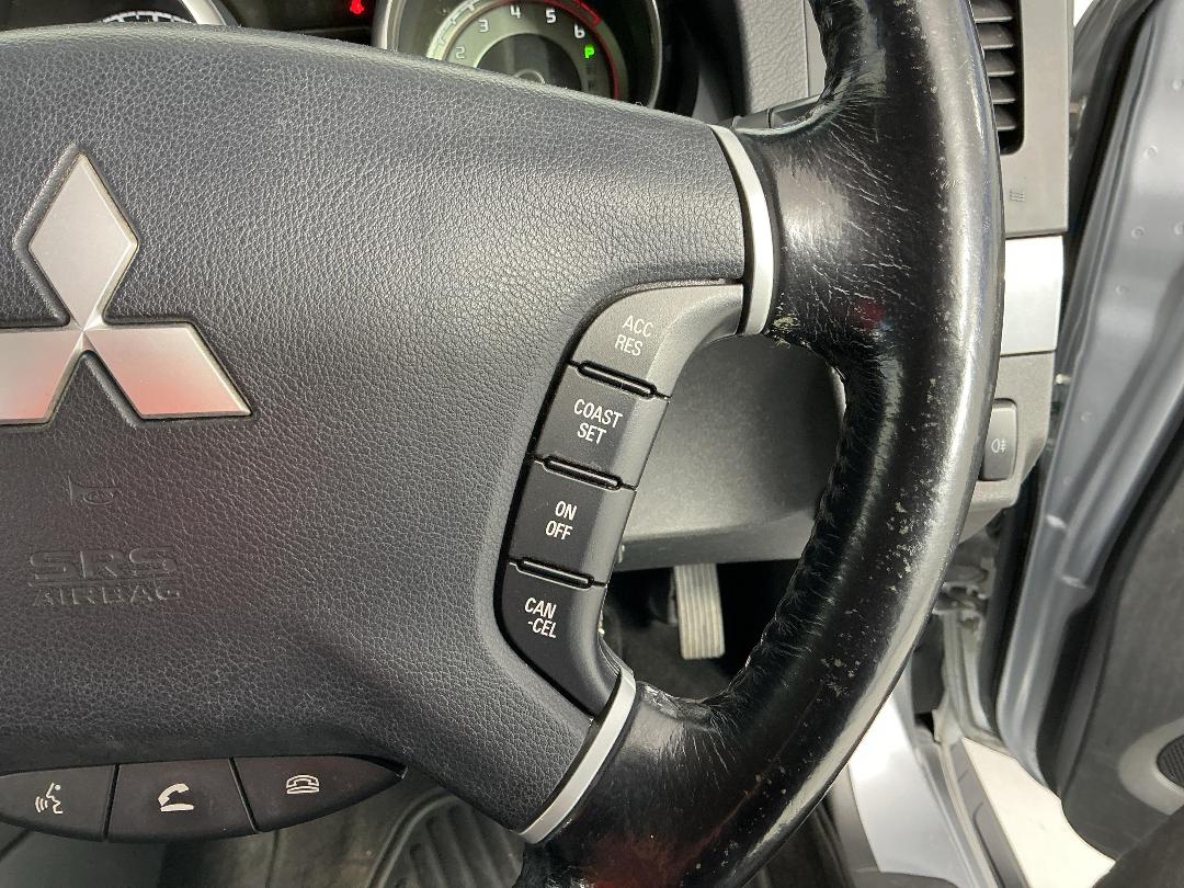 Photo '25' of Mitsubishi Pajero