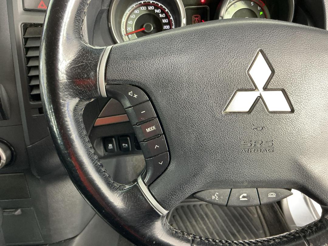 Photo '24' of Mitsubishi Pajero