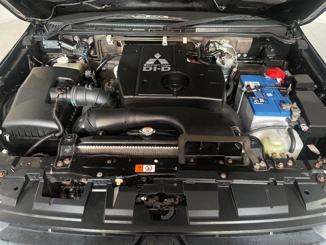 Photo '13' of Mitsubishi Pajero