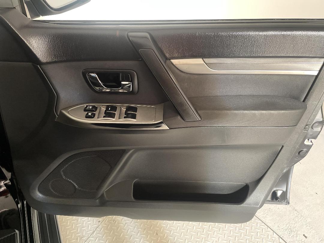 Photo '15' of Mitsubishi Pajero