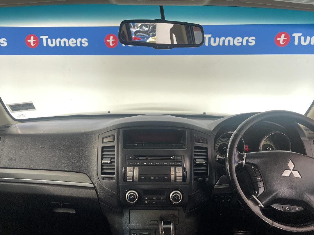 Photo '17' of Mitsubishi Pajero