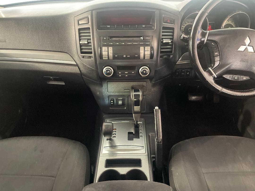 Photo '18' of Mitsubishi Pajero