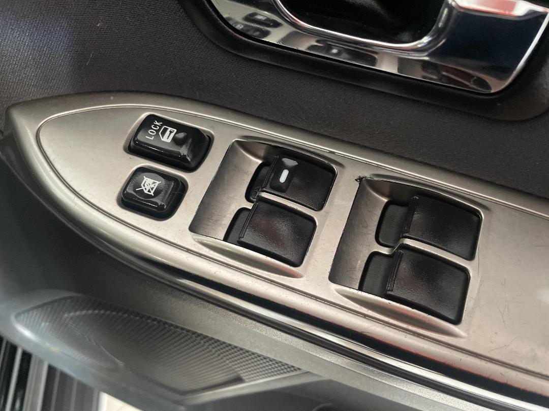 Photo '23' of Mitsubishi Pajero