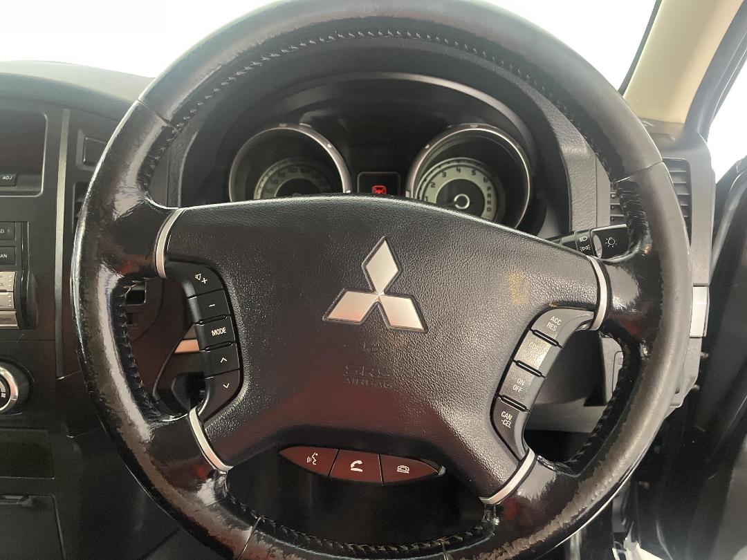 Photo '27' of Mitsubishi Pajero