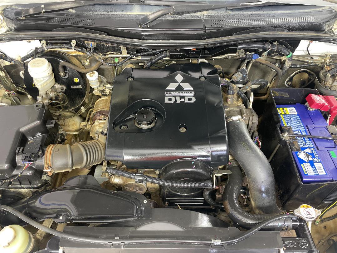 Photo '13' of Mitsubishi Triton