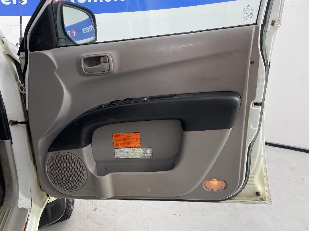 Photo '15' of Mitsubishi Triton