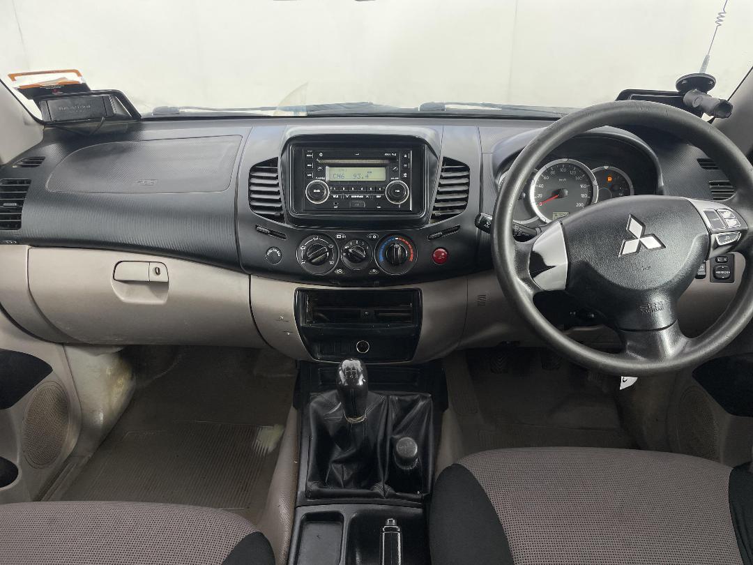 Photo '17' of Mitsubishi Triton