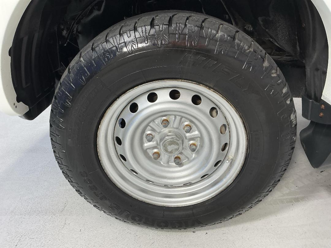 Photo '10' of Mitsubishi Triton