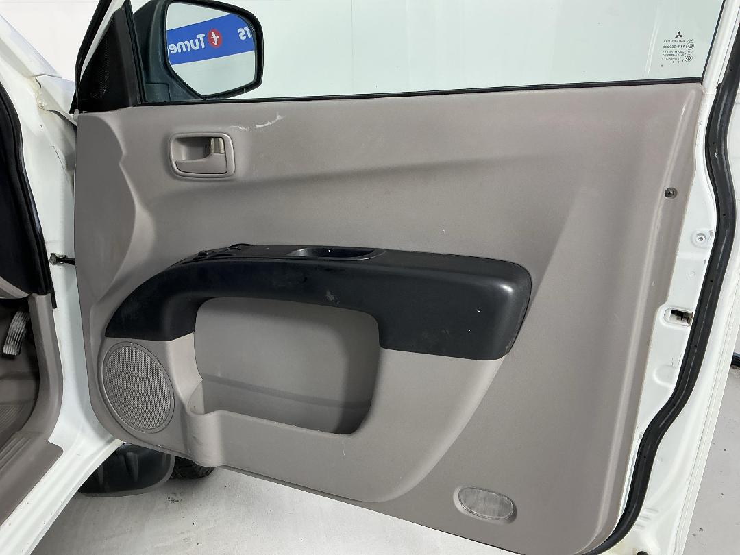 Photo '15' of Mitsubishi Triton