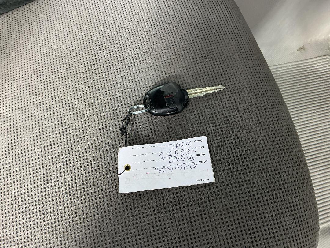 Photo '21' of Mitsubishi Triton