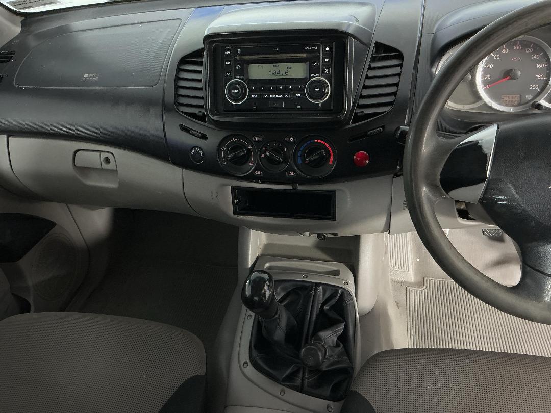 Photo '18' of Mitsubishi Triton