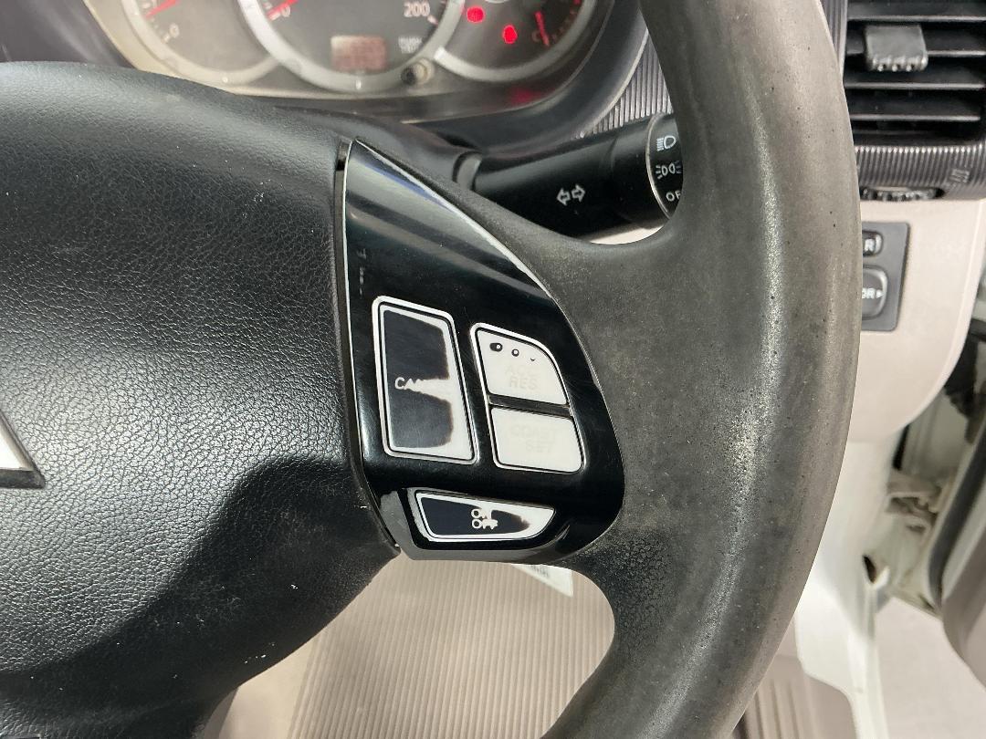 Photo '23' of Mitsubishi Triton