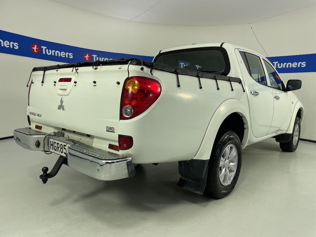 Photo '7' of Mitsubishi Triton