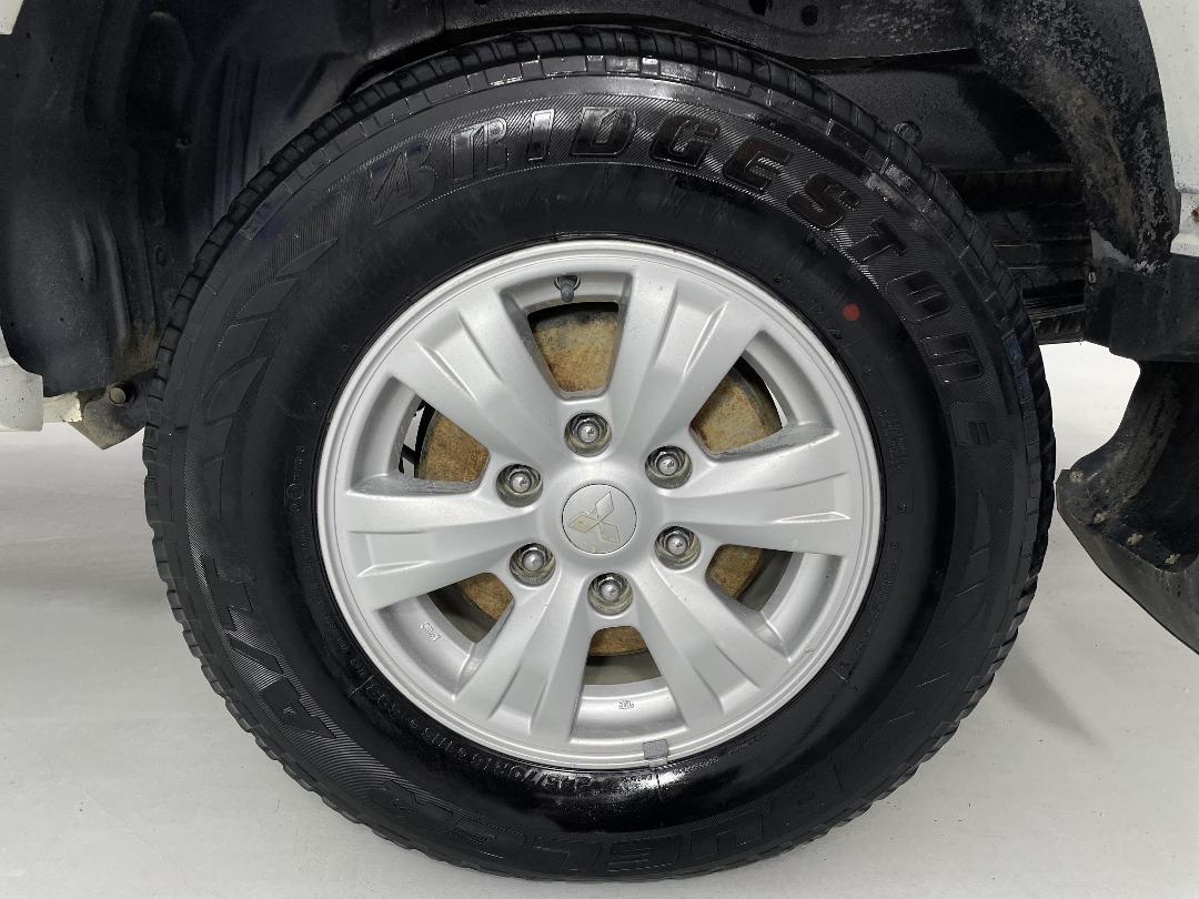 Photo '11' of Mitsubishi Triton