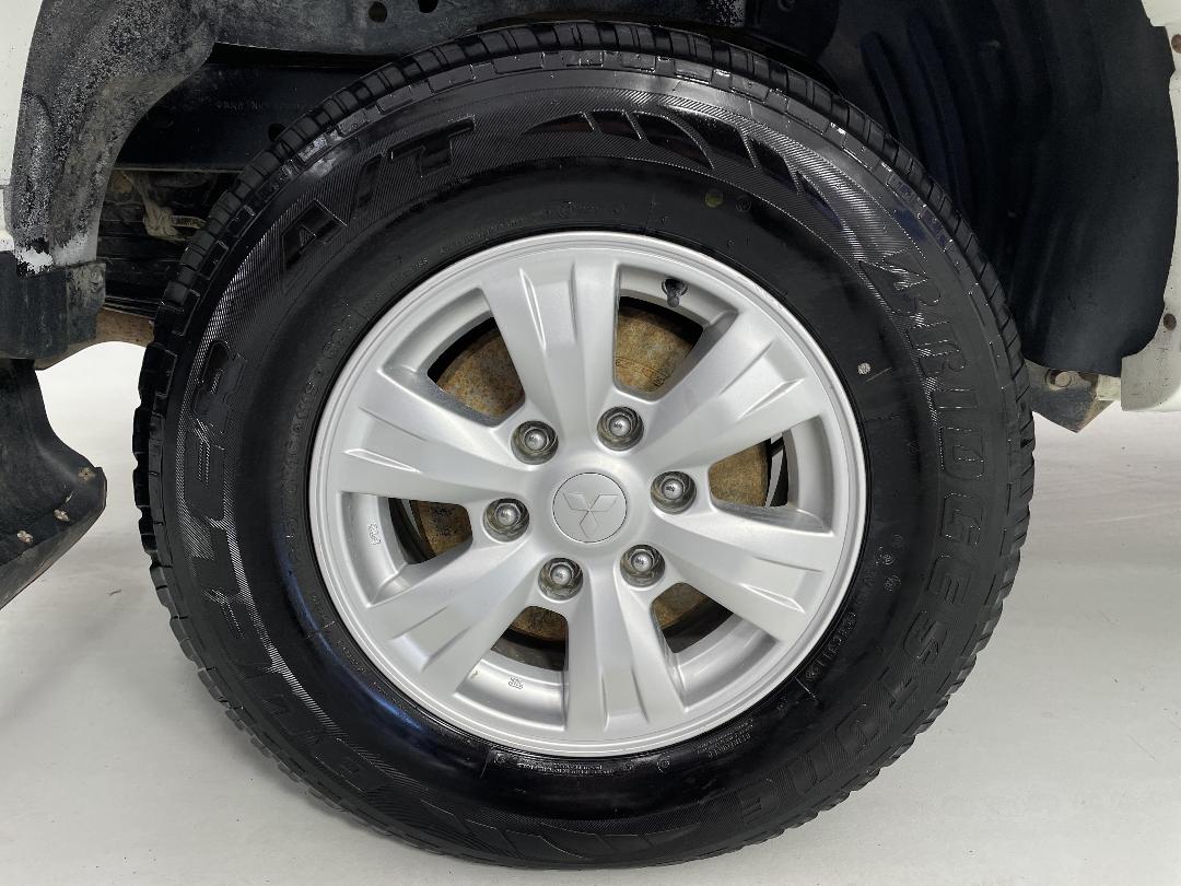 Photo '12' of Mitsubishi Triton