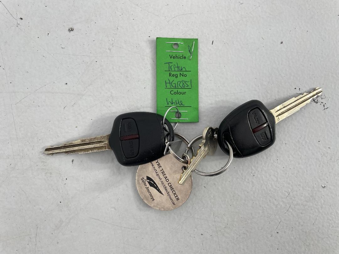 Photo '22' of Mitsubishi Triton