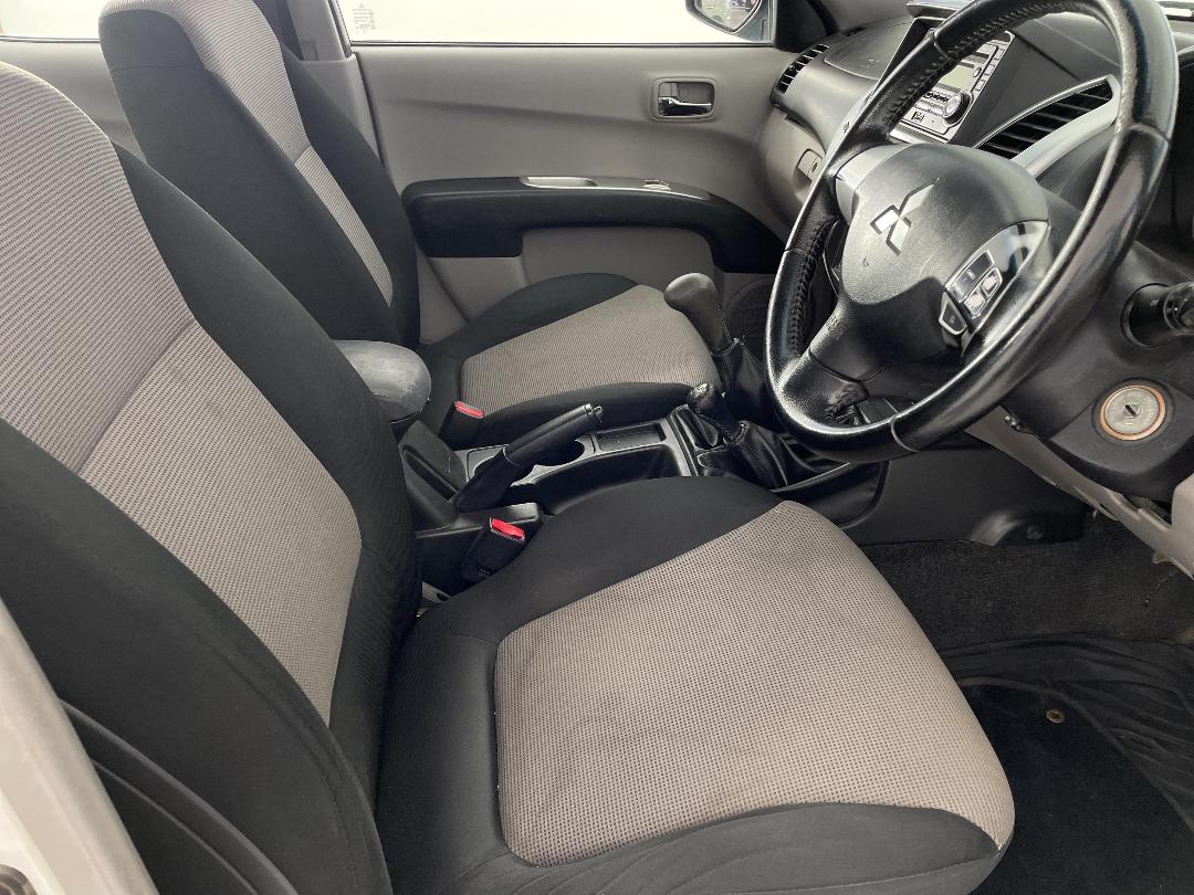 Photo '16' of Mitsubishi Triton