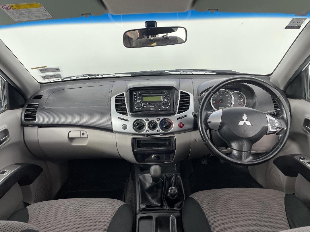 Photo '17' of Mitsubishi Triton