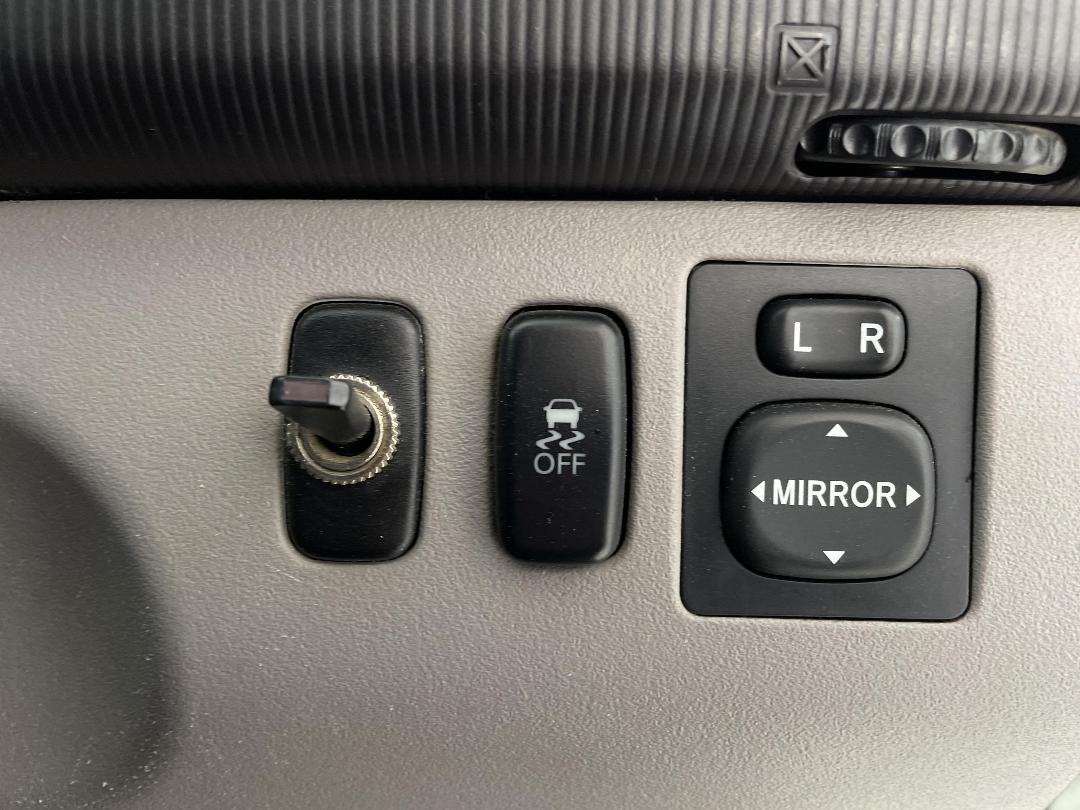 Photo '23' of Mitsubishi Triton