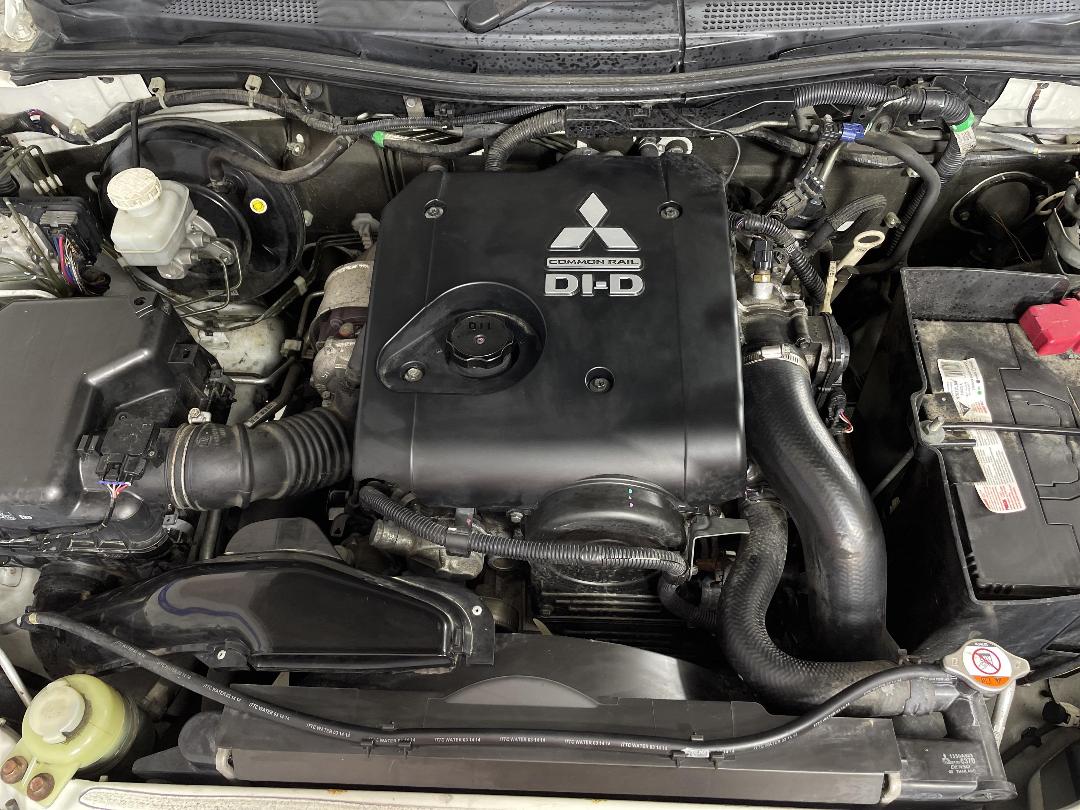 Photo '13' of Mitsubishi Triton