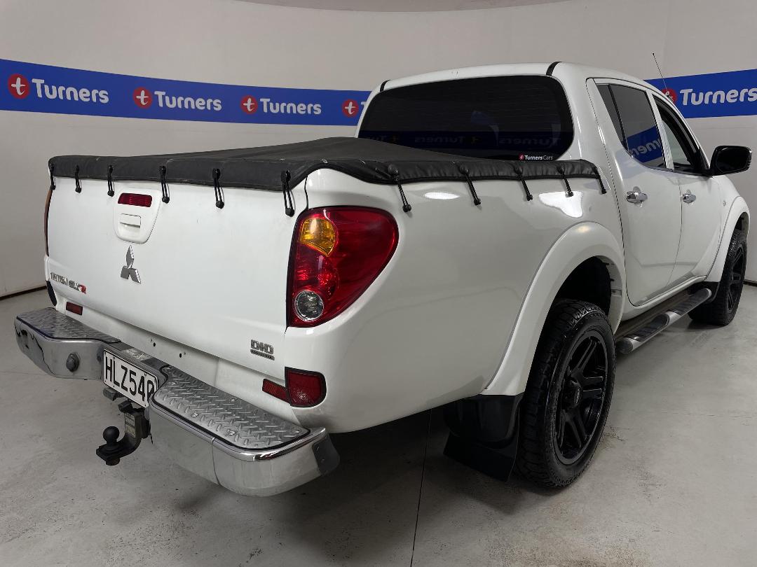 Photo '7' of Mitsubishi Triton